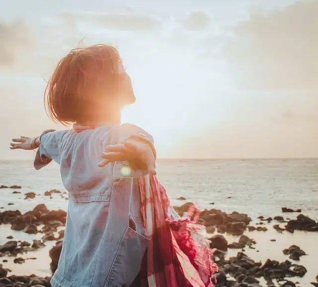 grey nomad lifestyle allows this woman to unwind