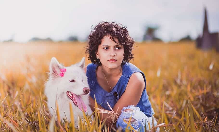 this woman feeds her white dog eco friendly dog food