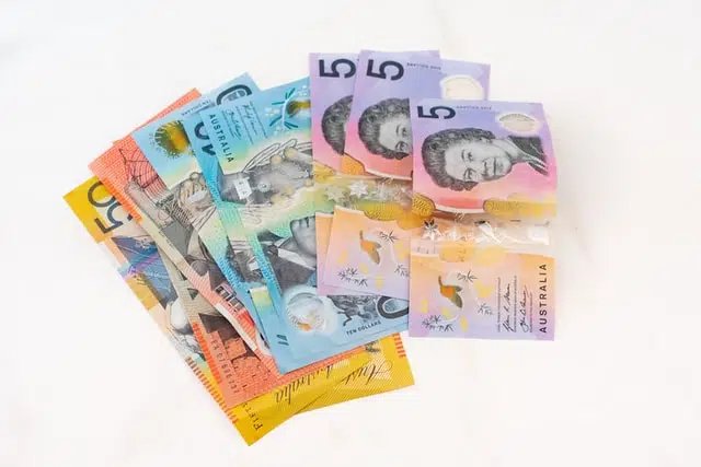 keep spare cash in your car survival kit
