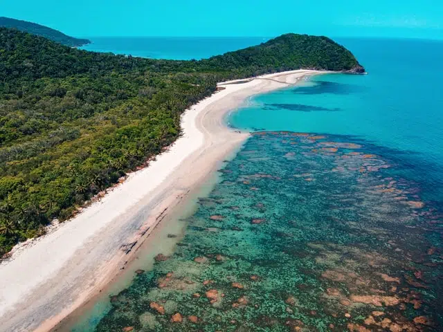 This picture shows the Great Barrier Reed, perfect for a family road trip during a school break.