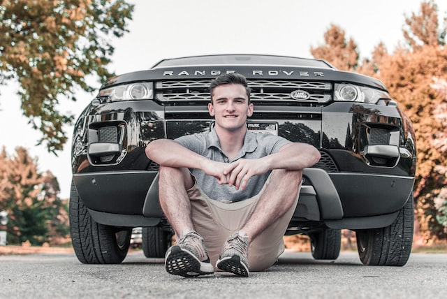 man is happy with car purchased via an auto broker
