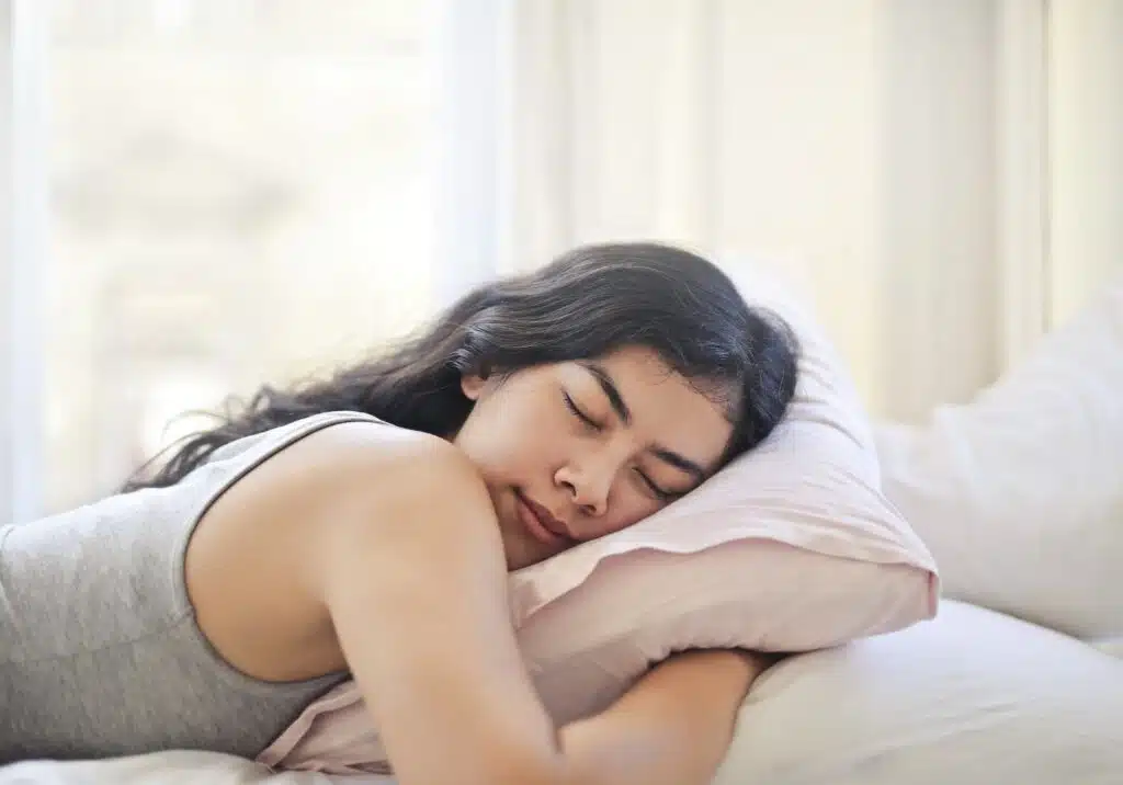 A white cat haunts this woman's dreams while she sleeps.